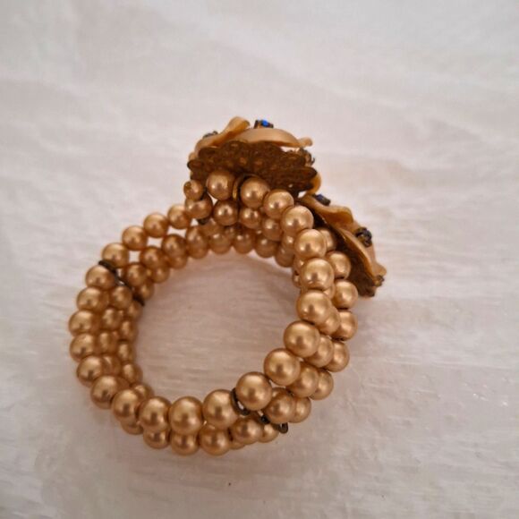 A Women's Vintage Costume Jewelry Bracelet Memory Wire Faux Pearl Grannycore. - Picture 4 of 7